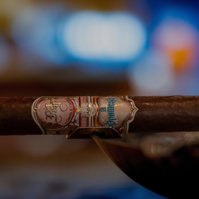 kupować Wyposażone w opakowania do sprzedaży ciepłej Cigarety Etykietki UV Złoty Etykietki Cigarety Pierścieniowe online manufacture