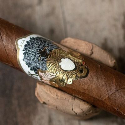 kupować Professional Full-automatic Production OEM Service ISO9001 Certified Cigar Label and Band for Custom Embossed Designs online manufacture